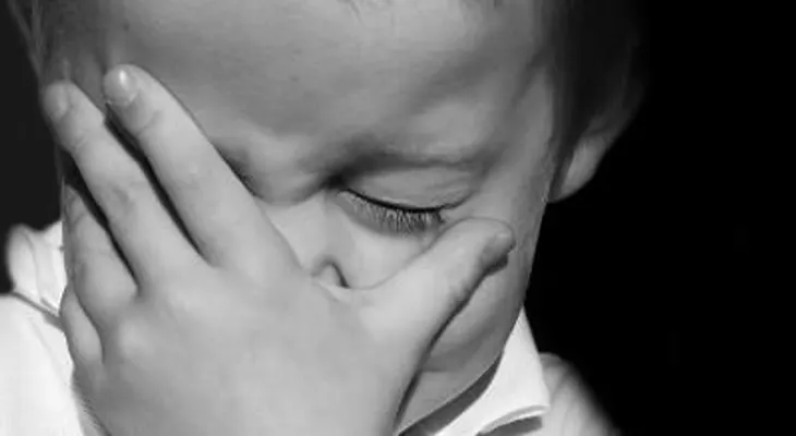 Dar azotes a los niños los vuelve más agresivos