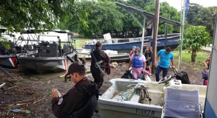 Huracán Otto deja al menos 4 muertos en Costa Rica