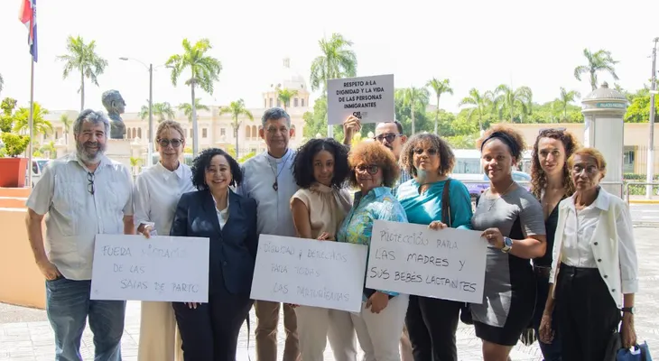 Entregan firmas a Abinader contra protocolo migratorio en hospitales