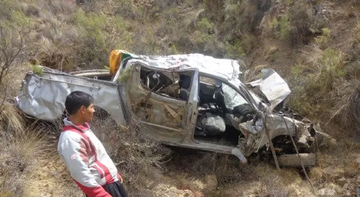 Un cura, 6 seminaristas, una profesora y varios jóvenes y niños heridos en accidente 