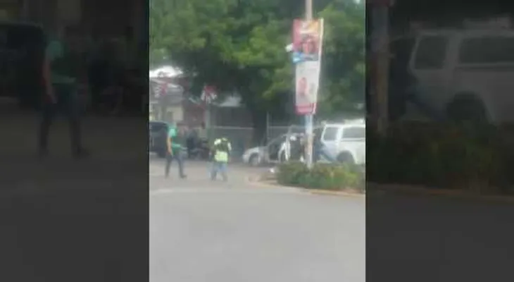 Policías ejecutan a dos hombres en Mao (VIDEO)