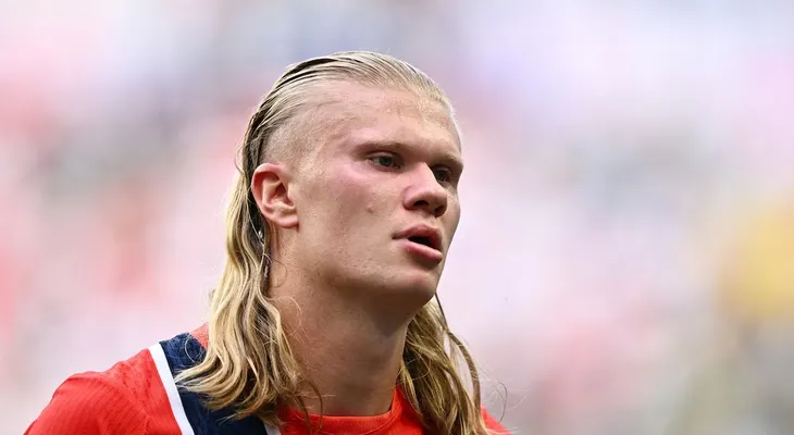 Erling Haaland sorprende con radical cambio de look y muestra el proceso en video