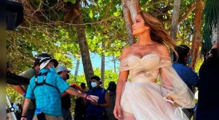 Jennifer Lopez muestra primeras imágenes de la película "Shotgun Wedding", firmada en RD
