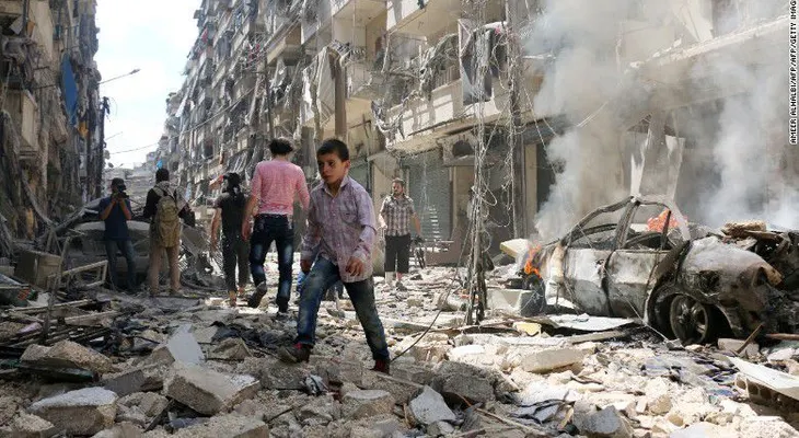 Ataque aéreo sobre campamento de refugiados en Siria deja al menos 28 muertos