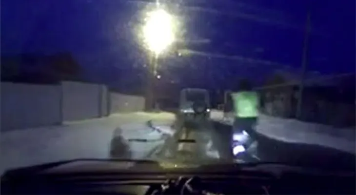 Superpolicía ruso alcanza corriendo coche de un criminal  (Video) 