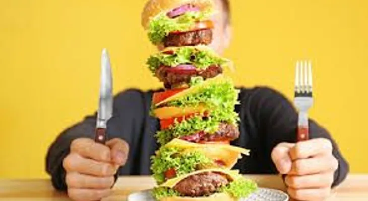 Te puede poner obeso comiendo comida chatara por falta de sueño 