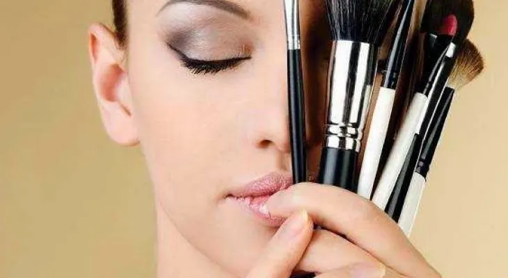 Trucos imperdibles de maquillaje para ocultar y disminuir tus ojeras
