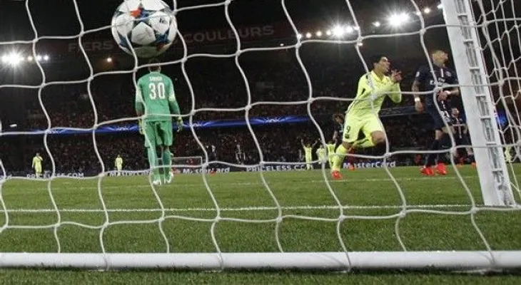 Doblete de Suárez y el Barcelona olfatea las semis de Champions 
