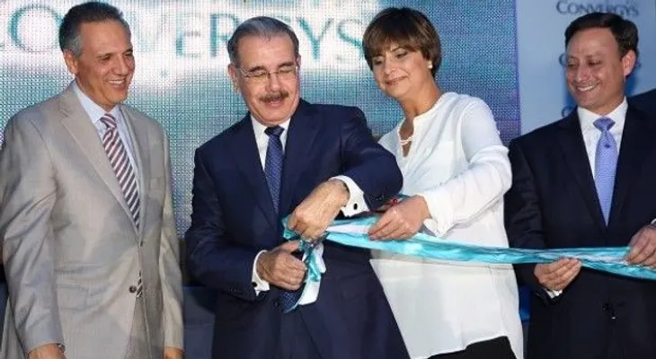 Presidente Medina encabeza apertura nuevo "call center": se crean 500 empleos 