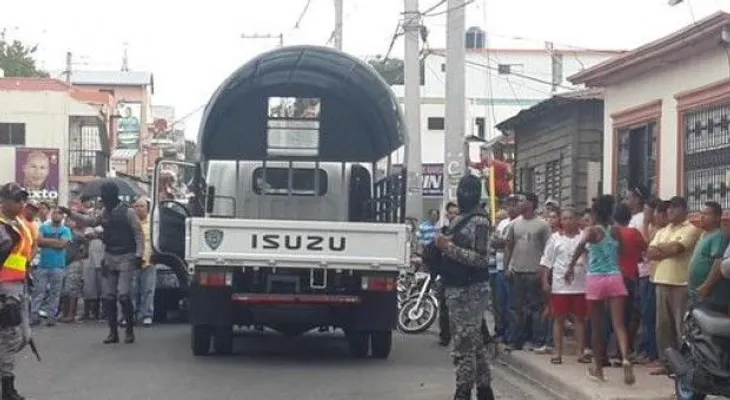 PN detiene empleada de Aduanas y allana residencia caso robo aeropuerto Cibao