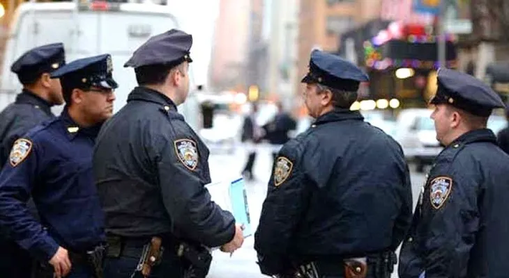 Nuevos policías de Nueva York hablan 40 idiomas y 28% corresponde a hispanos