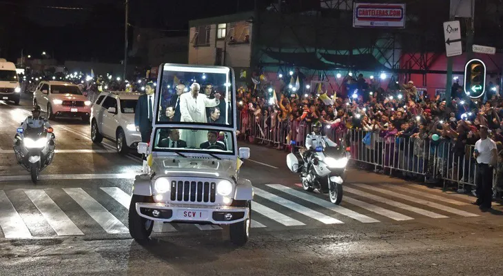 "¡Francisco, hermano, ya eres mexicano!", emotiva bienvenida al papa (VIDEO)