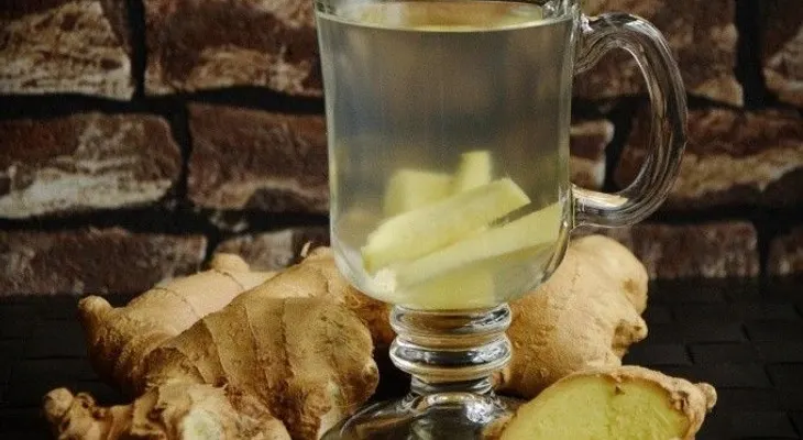 Presta atención a estos beneficios de tomar un vaso con agua de jengibre en ayunas