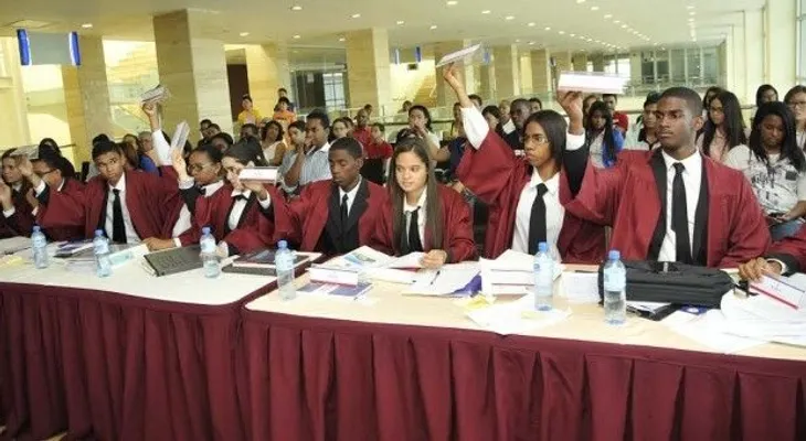 Estudiantes realizan simulacro sesión del Pleno Tribunal Constitucional