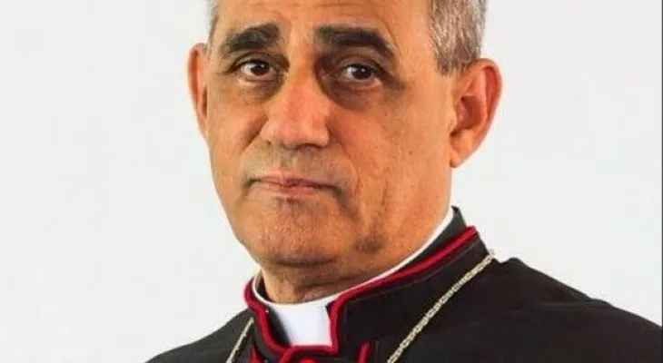 Operan al nuevo arzobispo de Santiago
