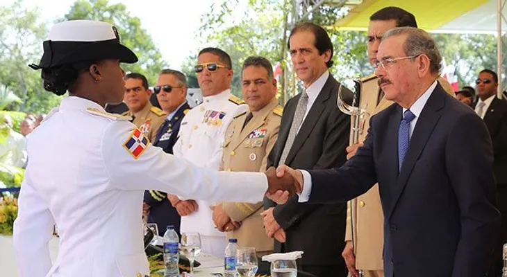 Danilo Medina encabeza graduación cadetes del ERD