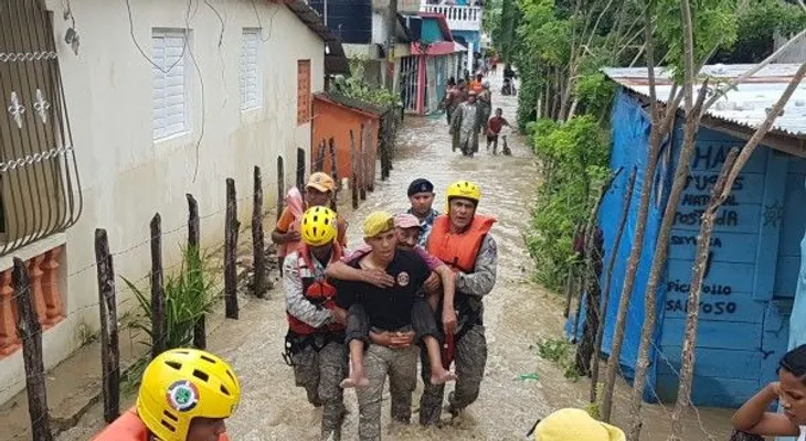 Aumentan a 134 comunidades aisladas en el Cibao; desplazados a 18,874 por lluvias