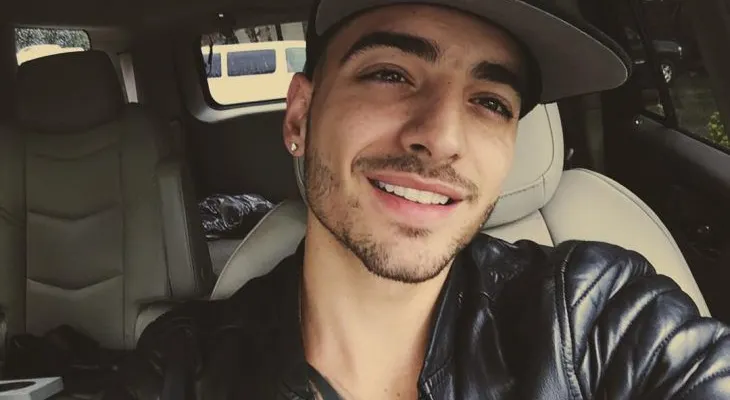 Maluma es un romántico empedernido; disfruta hacer ejercicios, no tolera las faltas de respeto, no olvida su origen, y es perfeccionista y perezoso