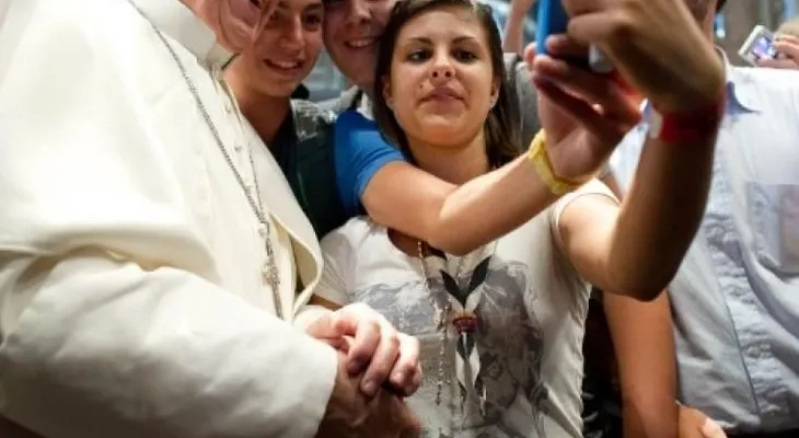 No permitirán selfie sticks en actos del papa en Filadelfia