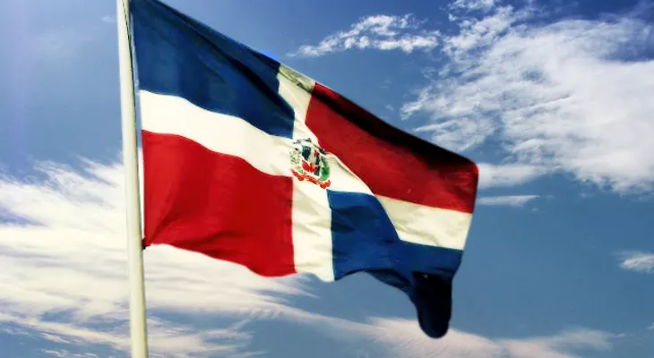 Bandera Dominicana entre las diez más bonitas del Mundo