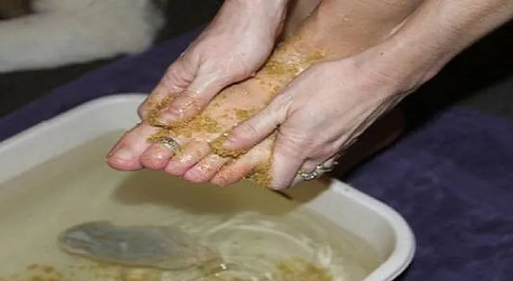 Fantástico remedio casero que puede curar las varices, los callos y talones agrietados en pocos dias!