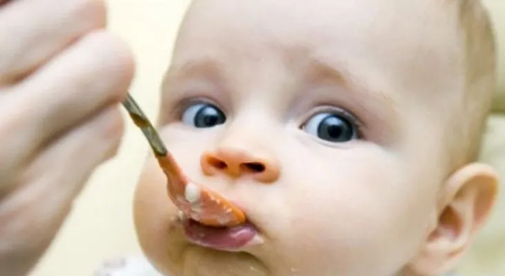 7 errores comunes al alimentar a los bebés