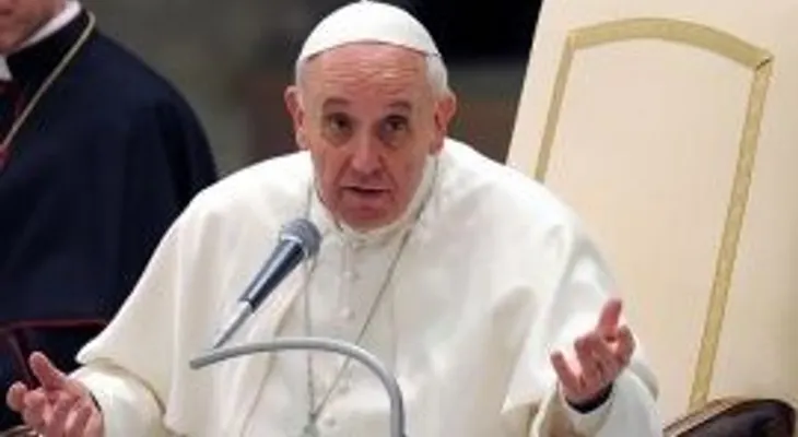Papa dice que divorciados que inician nueva convivencia no son excomulgados