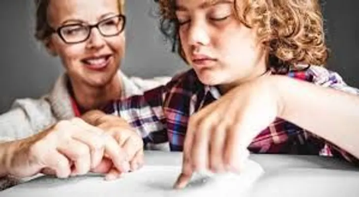  Crean sistema para desarrollar pensamiento analítico en niños ciegos 