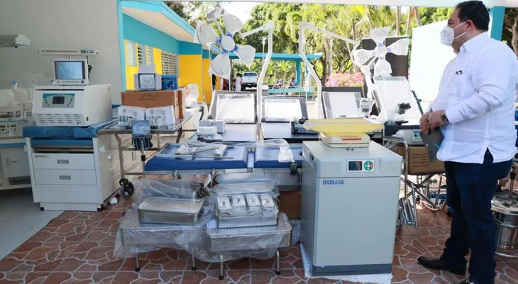 SNS entrega RD$24 millones en equipos a cinco hospitales del Cibao
