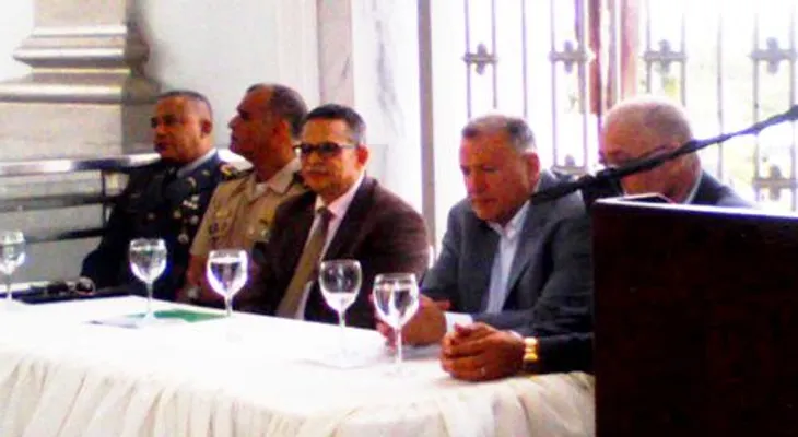 Ministerio de Administración Pública entrega Bandera Dominicana a instituciones públicas en Santiago