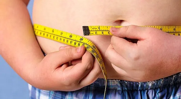 ¿Cuál es el factor de obesidad en adolescentes?