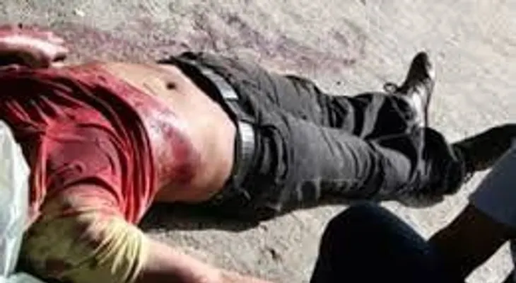 Multitud lincha asaltante de 17 años en Punta de Villa Mella