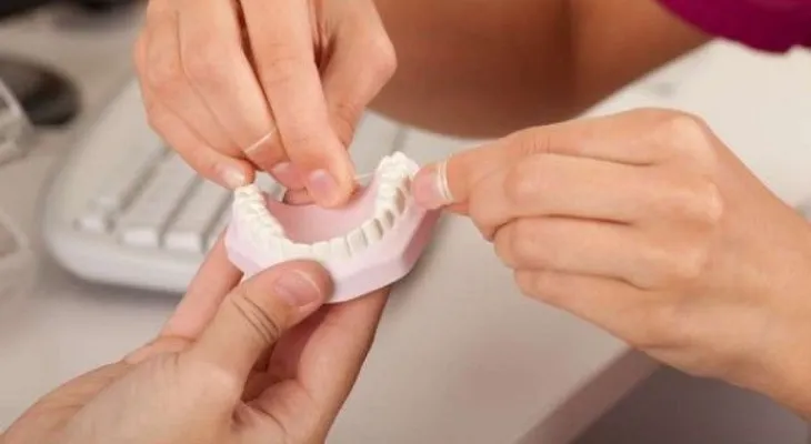 8 consejos para cuidar prótesis dentales