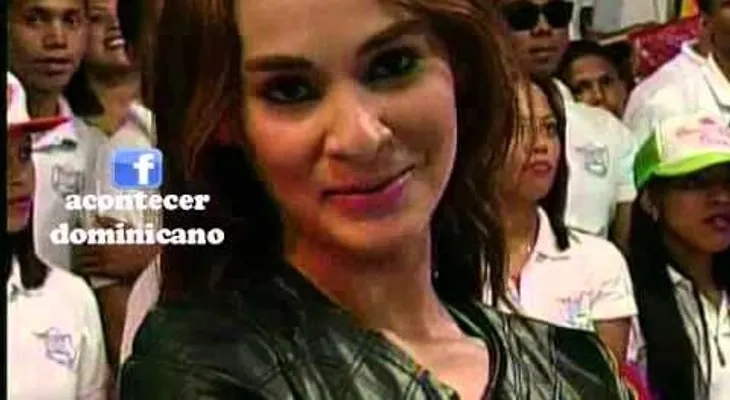 Presentadora le dice al Pachá que no ataque a Robertico, y este le hace pasar una vergüenza