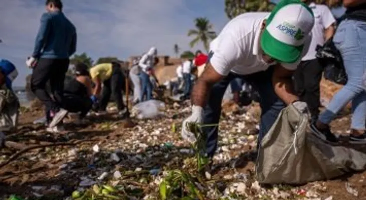 Medio Ambiente retira 155.5 toneladas de residuos en jornada nacional de limpieza