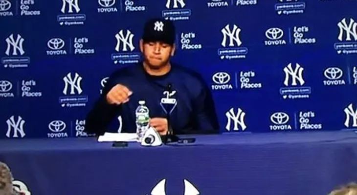 Alex Rodríguez llora, tras anunciar su retiro del béisbol