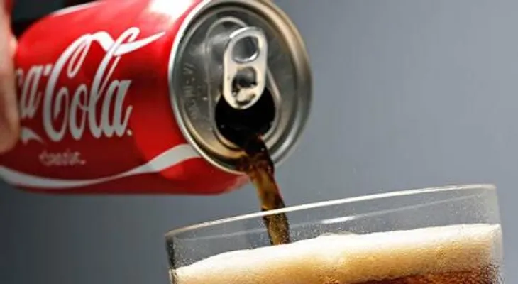 Niña con rara enfermedad es tratada solo con Coca Cola 