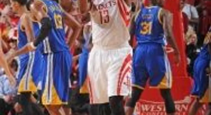James Harden mantiene vivas aspiraciones de los Rockets