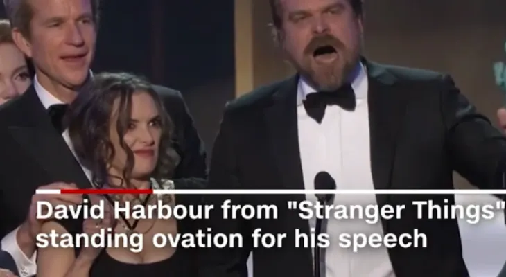 Las extrañas (y virales) caras de Winona Ryder en los premios SAG