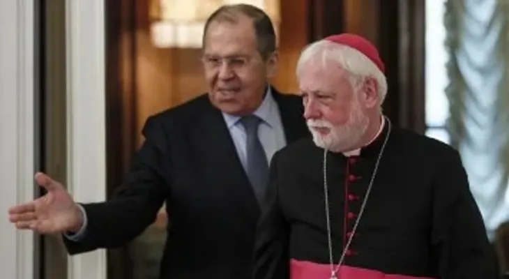 El Vaticano pide a Rusia mantener abierto el diálogo por la paz