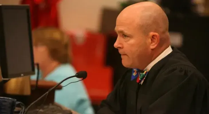 Se suicida juez de la Corte Suprema de Nueva York que estaba siendo investigado