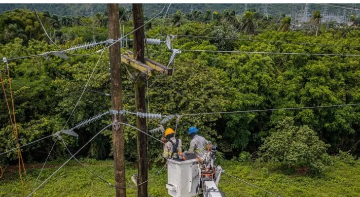 ETED trabaja en línea 69 kV 15 de Azua-Quita Coraza