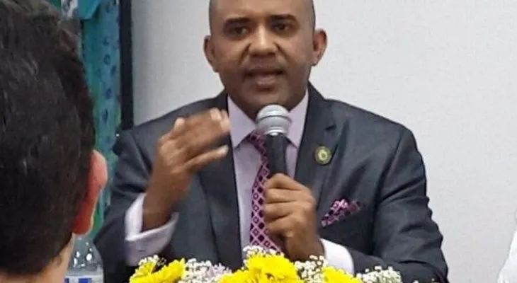 Escritor dominicano pone en circulación "El Diario de un Genio"