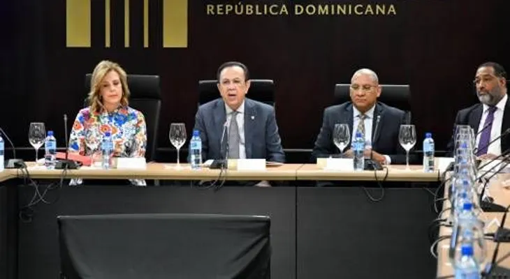 Valdez Albizu: una persona que gane 8 mil pesos y se le enferma un hijo, sale con un cuchillo en la boca y...