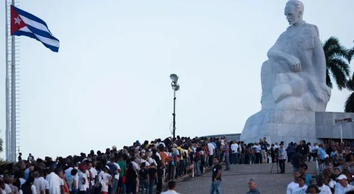 Casi dos millones de personas rinden tributo a Fidel Castro en toda Cuba