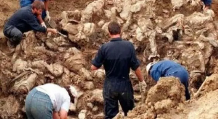 Hallan 28 cuerpos de fosa clandestina en México