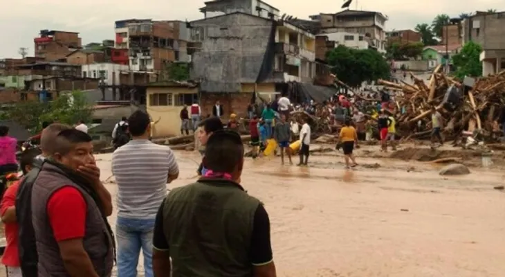 Mueren 24 personas en Colombia tras desbordarse río 