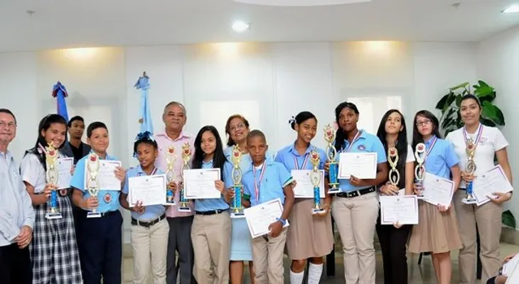   Ministerio de Educación premia ganadores de Olimpíadas de Lectura, Ortografía y Matemática