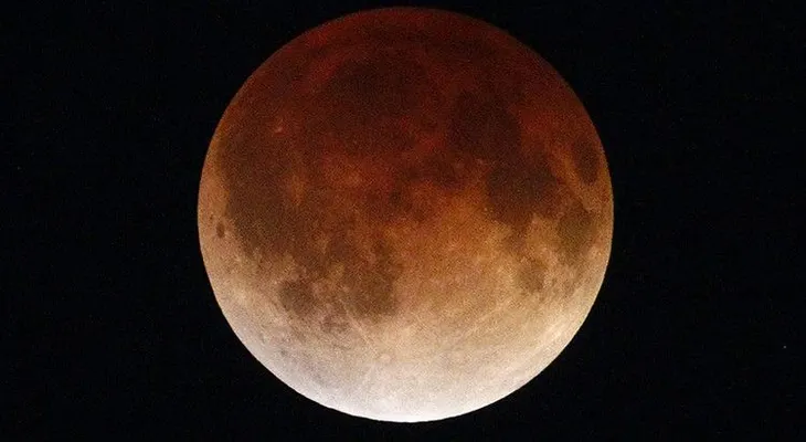 La superluna podrá verse la madrugada del lunes en las partes occidentales de Africa y Europa, incluida España 