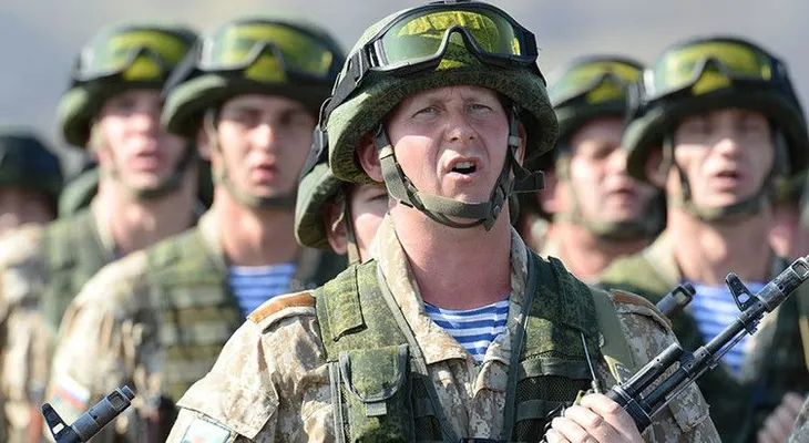 Moscú responde a la OTAN con tres nuevas divisiones cerca de sus fronteras